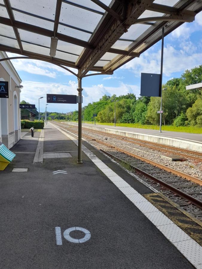 Maison En Ville Avec Terrasse Ensoleillee Et Wi-Fi Magnac-Laval Kültér fotó