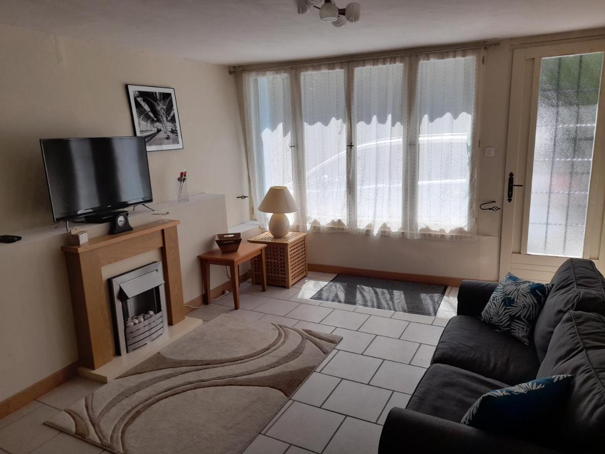 Maison En Ville Avec Terrasse Ensoleillee Et Wi-Fi Magnac-Laval Kültér fotó
