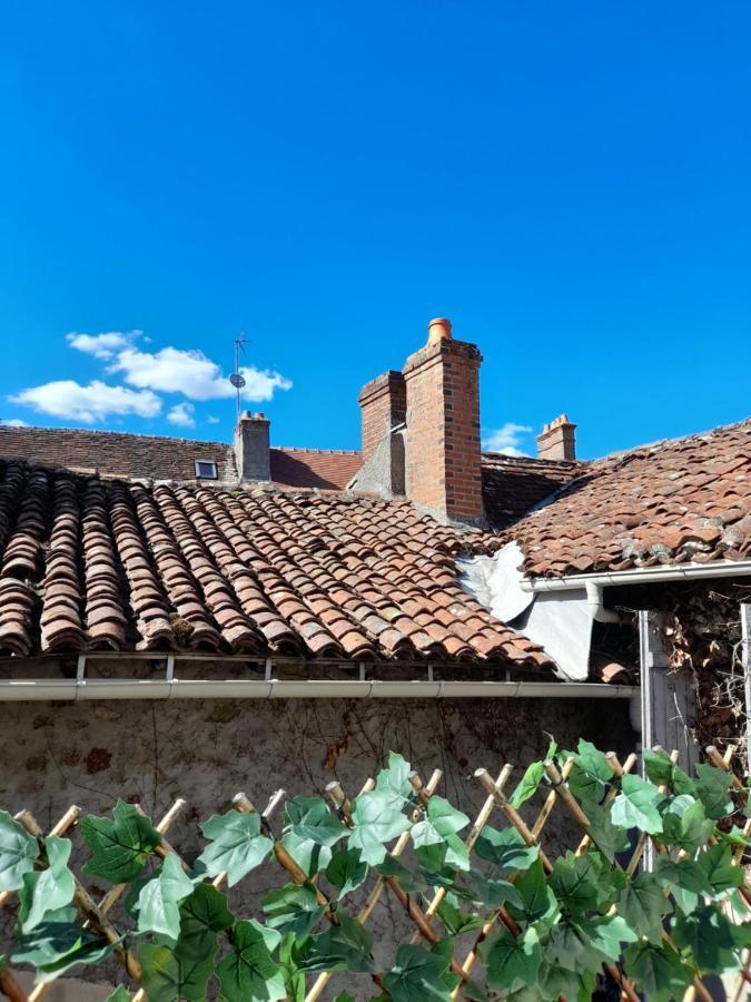 Maison En Ville Avec Terrasse Ensoleillee Et Wi-Fi Magnac-Laval Kültér fotó
