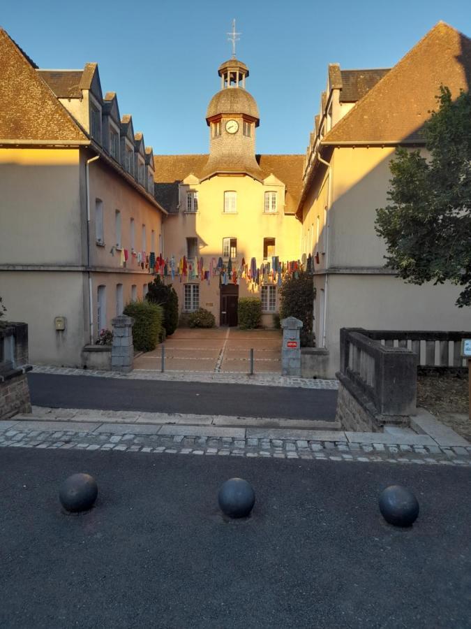 Maison En Ville Avec Terrasse Ensoleillee Et Wi-Fi Magnac-Laval Kültér fotó