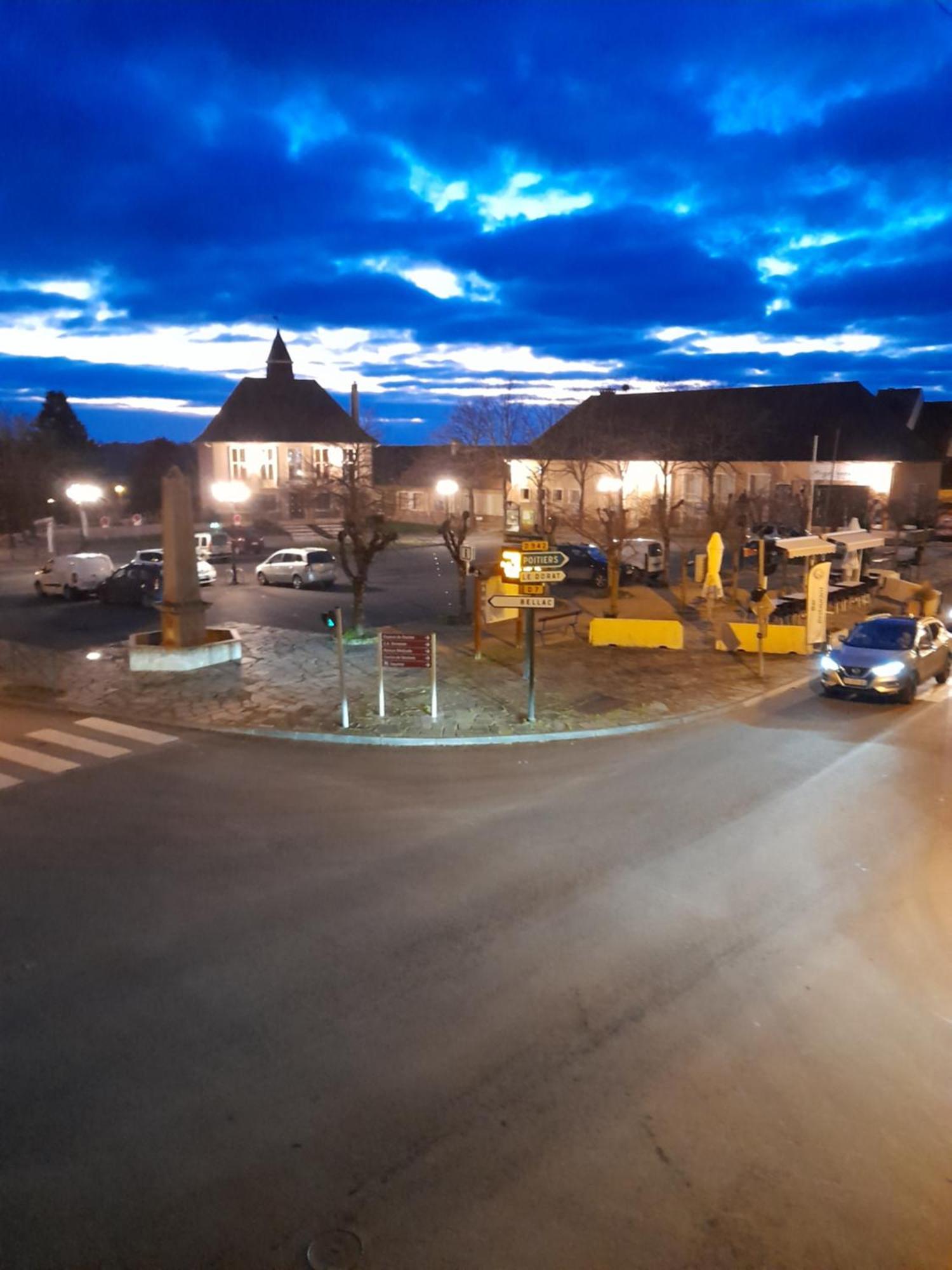 Maison En Ville Avec Terrasse Ensoleillee Et Wi-Fi Magnac-Laval Kültér fotó